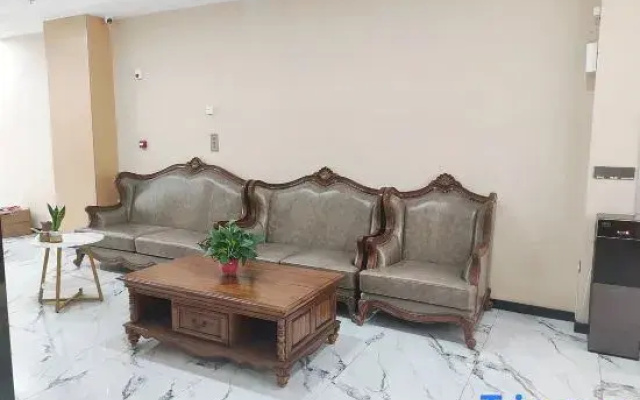 Seman Hotel (Qingdao Jinggangshan Road Subway Station)