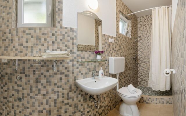 Spacious Apartment Krvavica