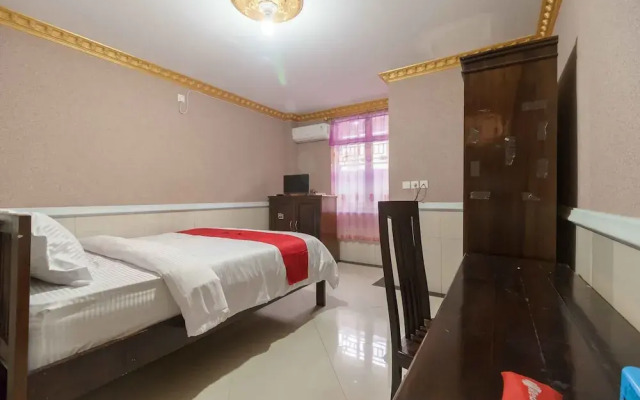 RedDoorz Plus Syariah near RSUP Dr. M. Djamil Padang