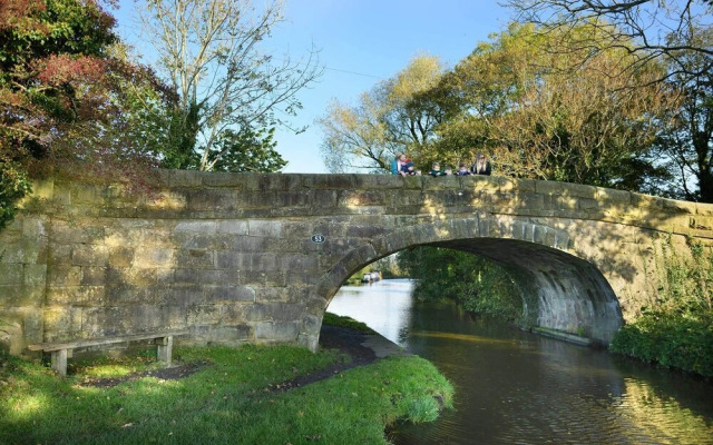 Orchard Glamping - Apartment Pod - Blossom