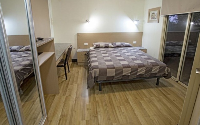 Cattrall Park Motel – Guest Rooms – Karratha