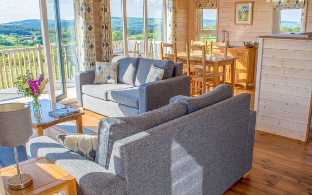 Moonrise Lodge - Swallow Lodge