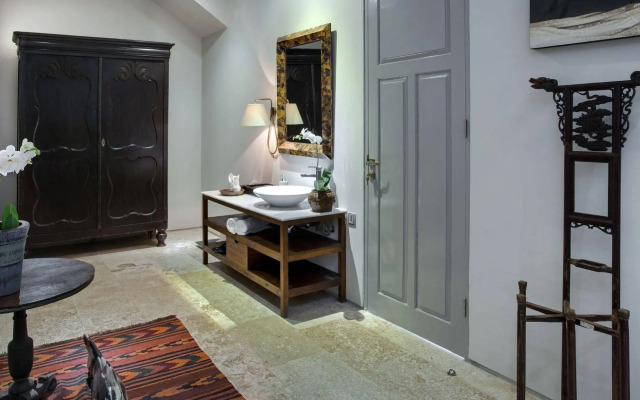 Room & Vespa Suite 2