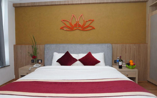 Lotus Shine N Amenities