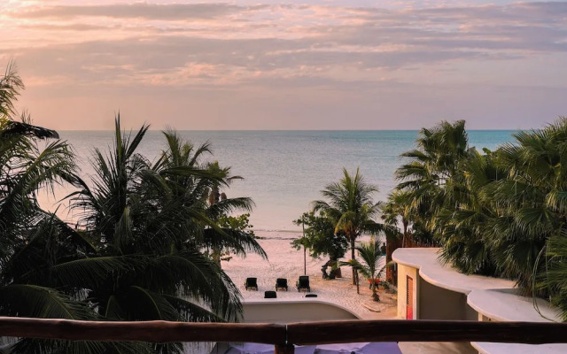 Beachfront Hotel Boutique DK