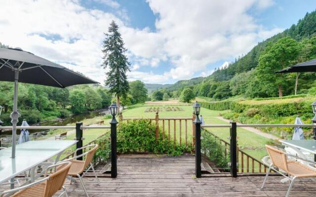 Craig-y-Dderwen Riverside Hotel