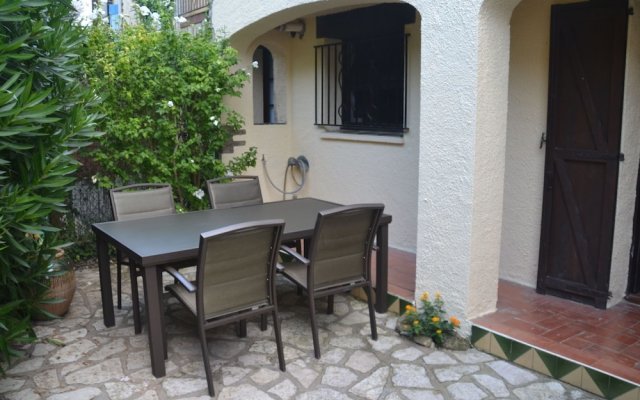 Cosy Holiday Home in L Estartit with Swimming Pool