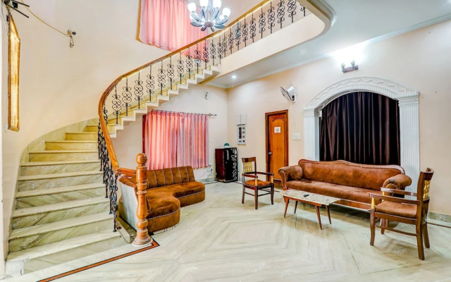 Fabhotel Raka Inn