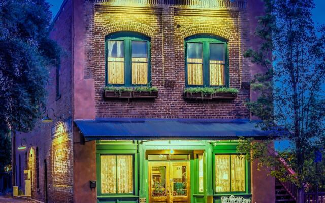 Peerless Hotel & Restaurant