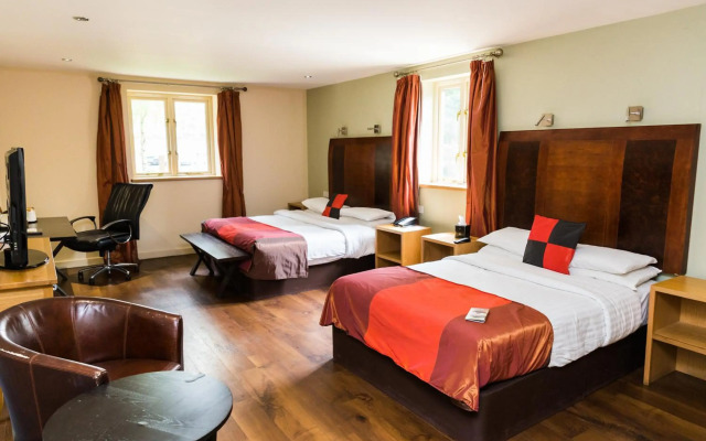 Отель Great Hallingbury Manor