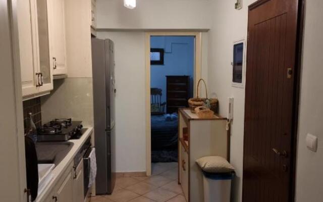 Ari's apartment