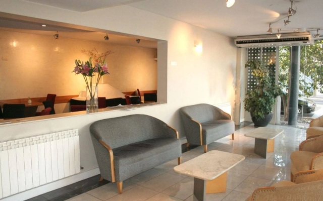 Urbana Suites