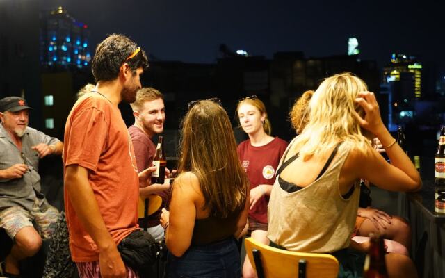 The Prince of Whales Hostel & Bar