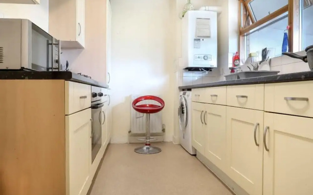 Pioneer Close - Deluxe Guest Room 1