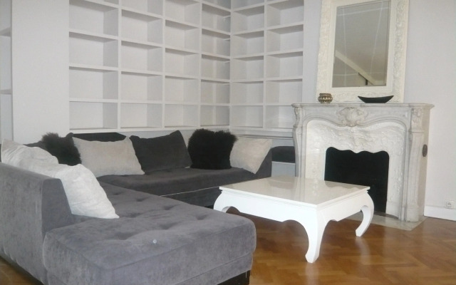 Bridgestreet Champs Elysees