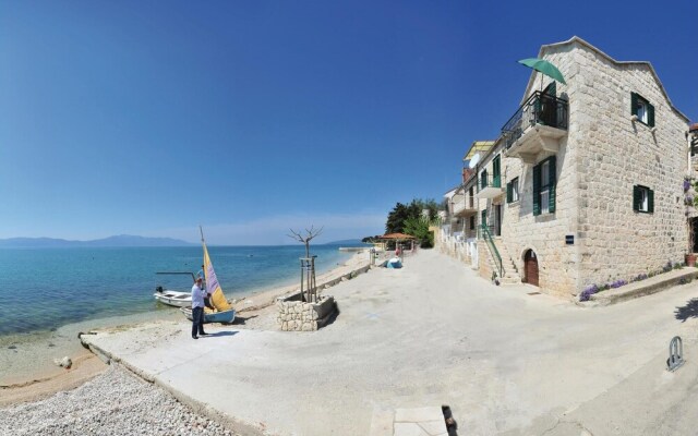 Beautiful Home in Brist With 2 Bedrooms and Wifi