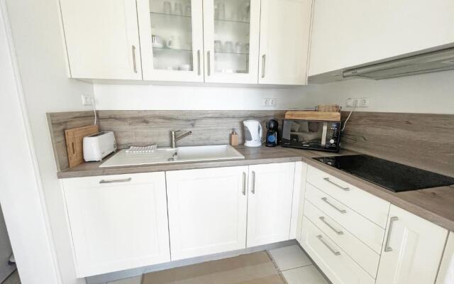 Beachfront Oura - 100m Beach, Seaview, Garage, 300m Strip