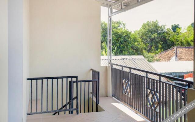 OYO Life 2249 Kost Teman