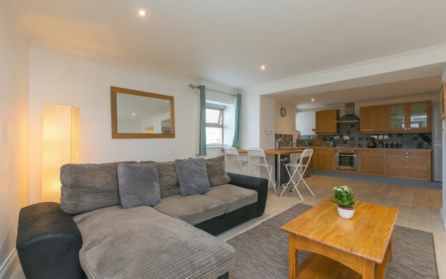 Ark Flats Apartment