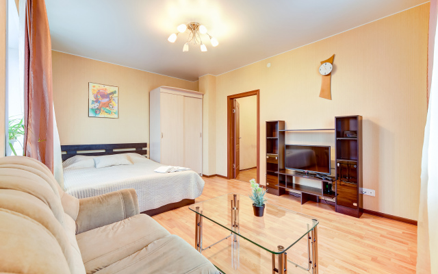 Гости Любят на Ленсовета 43