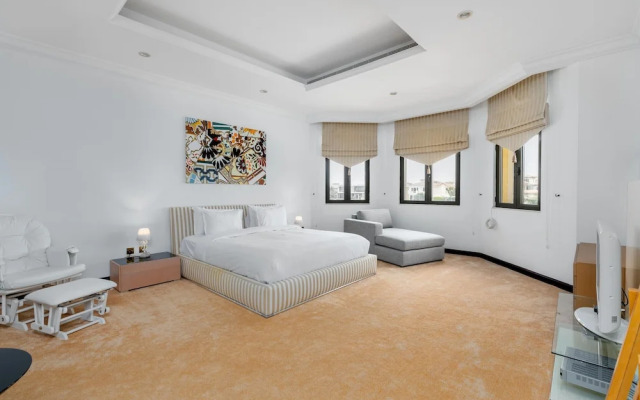 Exclusive 4BR Villa w Private Pool Beach