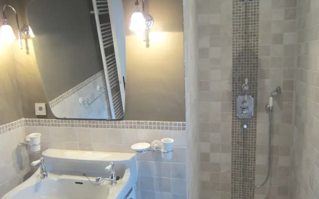 Delightful Castle in Bastogne With Bubble Bath