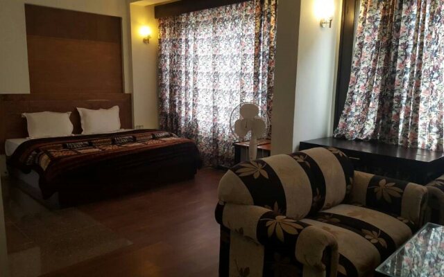 OYO 10109 Hotel River Regency