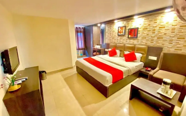 OYO Rooms Ludhiana Railway Station Clock Tower