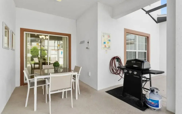 Amazing 4bdr Near Parks w Pool