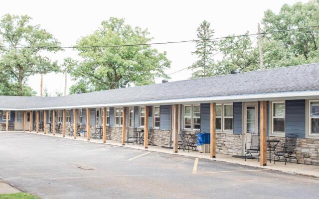 Lakes Inn