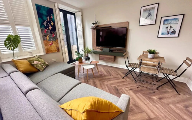 Stylish modern flat in SW London