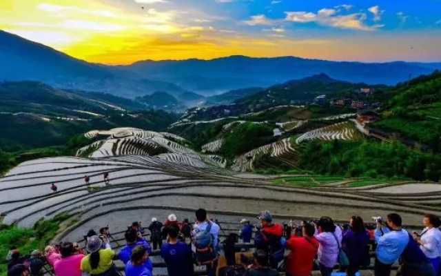 Ziyun·Sunrise Mountain House (Longji Terraces Jinkeng Observation Deck)