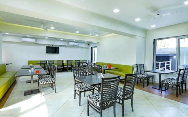 Fabhotel Shree Sai Residency