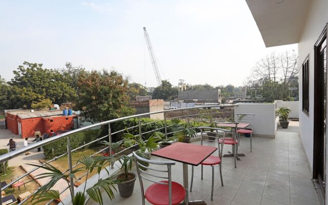 OYO 10875 Optimum i Hotel