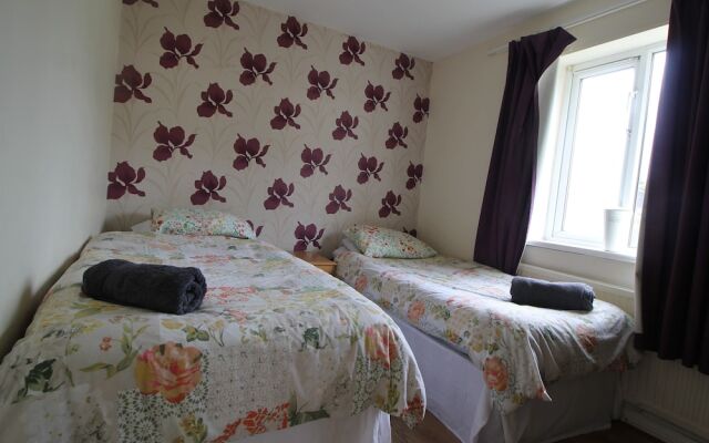 Green Meadow 2 Bed Apartment by Cardiff Holiday Homes