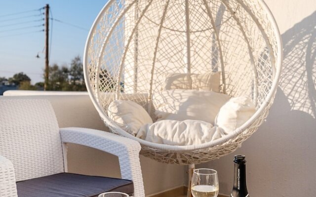 Paradise, Traditional Cycladic House