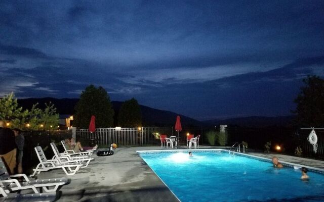 Cloud 9 Inn & Suites Lake George