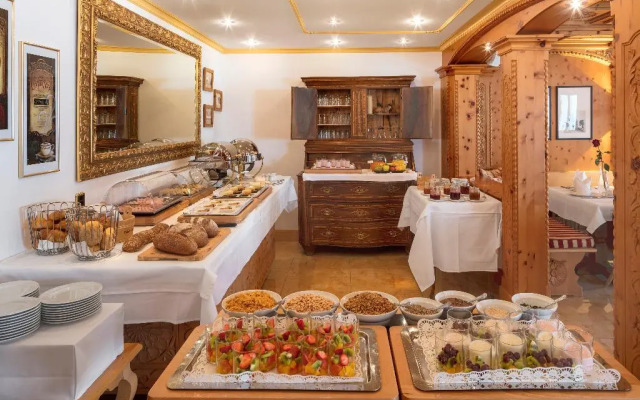 Swiss Alpine Hotel Allalin