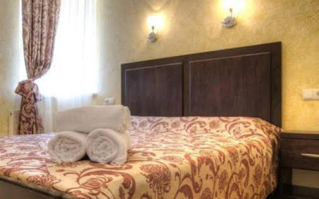 Vlada Hotel