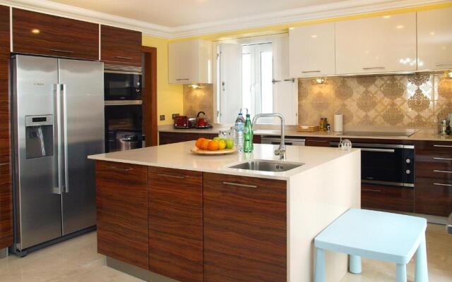 Henri's Apartments Páteo de Santo António