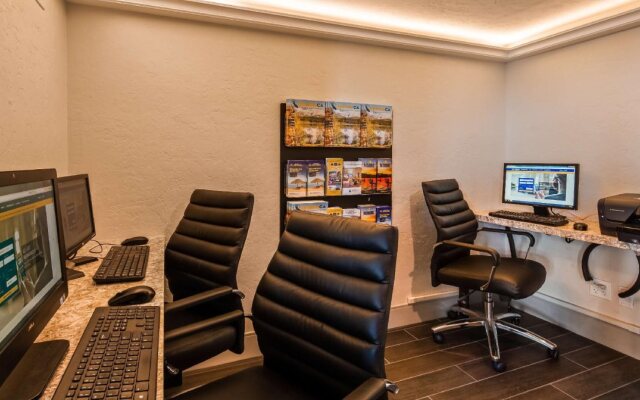 Best Western Plus Hilltop Inn