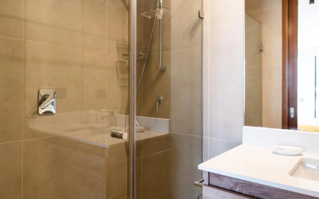 Uptown Wood - 1BR Parking Wifi Mall Pool