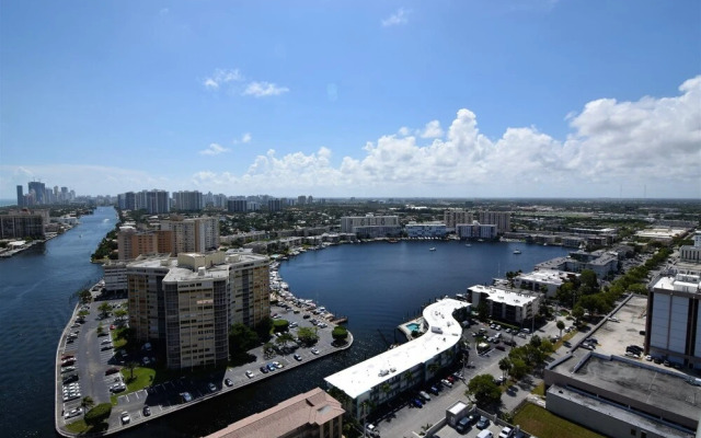 Stuning Ocean View 3 Bed 3 Bath Across The Beach @ Beachwalk