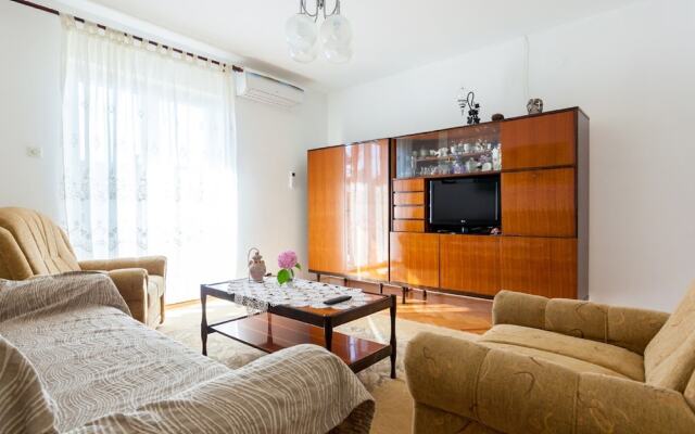 Pleasant Apartment in Malinska with Balcony