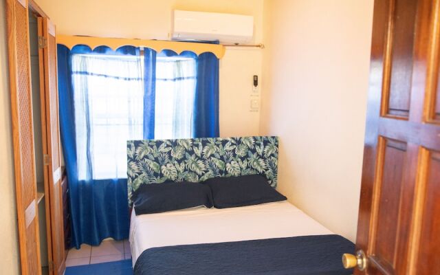 Tropical Breeze Guesthouse and Furnished Apartments