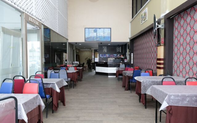 OYO 717 MR J Hotel Wakaf Che Yeh 2