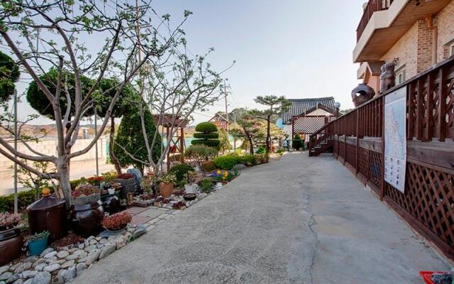 Gangneung Gyeongpo Sea Travel Pension (Riverview)