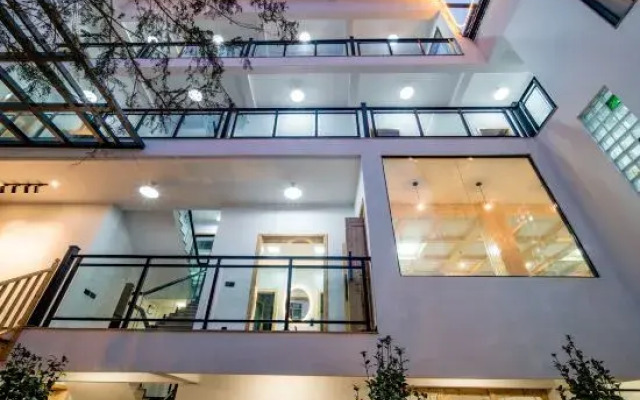 Zhonghan Small Courtyard