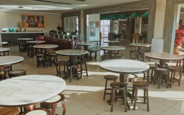 906 Premier Hotel