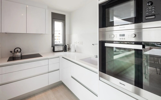 5 Star 3 Bedroom Apartment White Angel